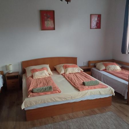 Heni Vendeghaza Hotel Vadna Екстериор снимка